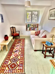 A tranquil 2 bed apartment by Alice Holt forest - Image 2