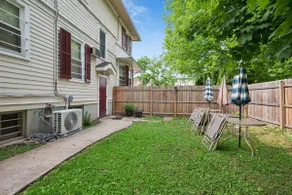Large 3 bed/3 bath duplex. Steps from NYC Train! - Image 4