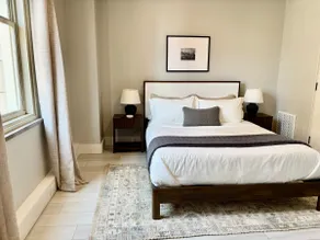 Luxury Downtown Apartment w/Rooftop Access - Image 4