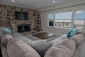 Luxury 4BR Lakefront Cottage W/ Sauna & Dock! - Image 2