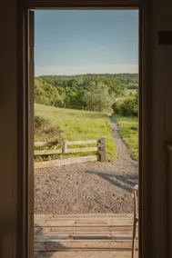 Luxury Shepherd’s Hut with Epic Somerset Views - Image 5