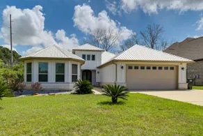 Elegant Home w/ Outdoor Kitchen in Robertsdale - Image 4