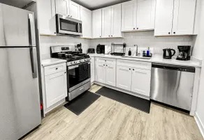 Galactic Getaway | 2BD for 5 Near City & Airport - Image 5