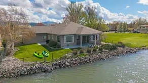 Lakeside Leisure * HotTub *Golf Course * Sleeps 10 - Image 2