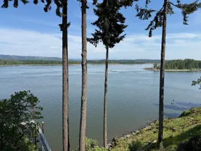 Columbia River Retreat with Dock, Fire Pit & Games - Image 2
