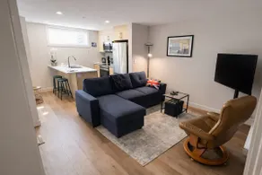 Chic & Cozy Victoria Suite - Image 2