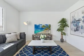 Spacious 6BR/3BA Home with 10 Beds/Near UCR/3 TVs - Image 3