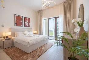 Stylish 2BR with Balcony - Chic Golfside Escape - Image 2