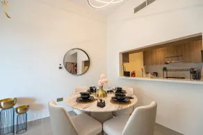 Stylish 2BR with Balcony - Chic Golfside Escape - Image 3
