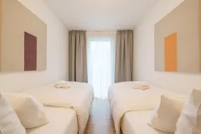 90 m² City Comfort 2 | A/C, balcony, box spring - Image 3