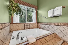 Lakeview Chalet w/ Hot Tub & Central AC - Image 5