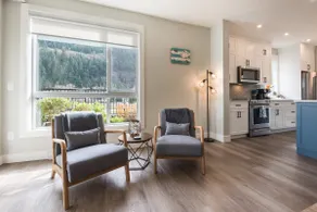 Lake Daze | 2BR + Den w/ Lake & Mtn Views! - Image 5