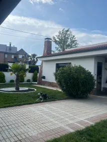 Chalet with garden in a natural setting 3 km from the center - Image 4