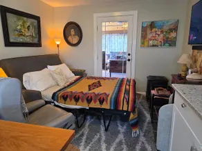 Cozy Cottage with Private Pool & Hot tub - Image 4