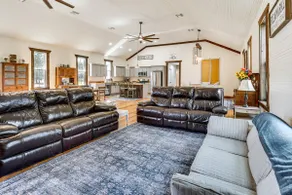 Near Ichetucknee Springs! Renovated Historic Home - Image 4