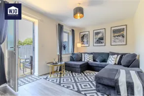 4BR Group Stay | Low Cost | Sleeps 9 Parking X3 - Image 2