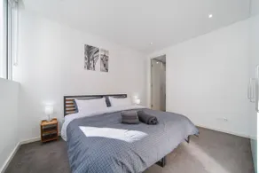 Modern 2BR 3 min to Central Station FREE Parking - Image 3