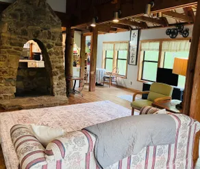 Cabin tucked in a quiet atmosphere to recharge - Image 2