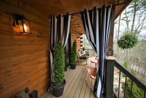 The Woodland Suite at Log House Inn - Image 4