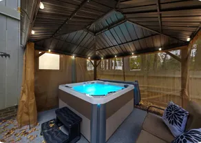 Cozy Luxe 2B w/Hot Tub Close to Uptown - Image 2