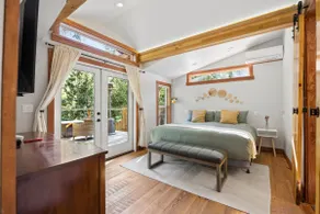 Howard's Hideaway Riverfront Pet Friendly Cabin - Image 3