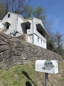 Completely renovated for you Mountain View Cottage - Image 3