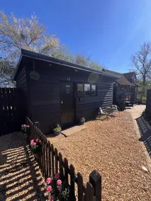 Windsor/Ascot/Bracknell beautiful barn - Image 2