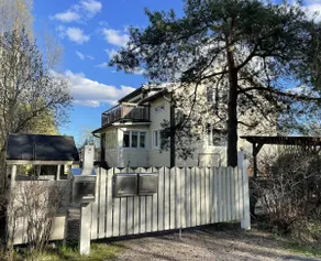 Cozy, conveniently located studio in a 1950's wooden house - Image 2