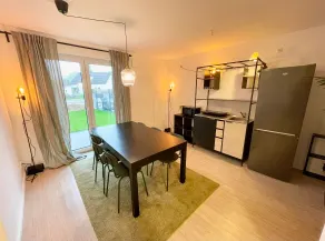2BR/BIG Garden /Free Parking/Free WIFI/Smart TV - Image 5