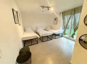 2BR/BIG Garden /Free Parking/Free WIFI/Smart TV - Image 3
