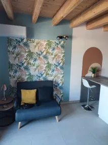 Two-person maisonette, courtyard, and parking space - Image 3
