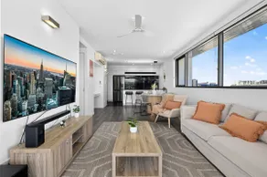 Luxury 2Bed2Bath Apt with Pool, Parking, Gym and Views - Image 4