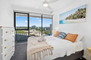 Luxury 2Bed2Bath Apt with Pool, Parking, Gym and Views - Image 3
