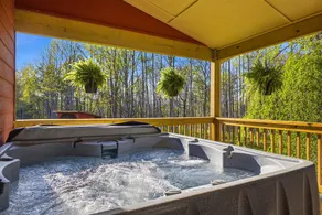 Romantic Couples Retreat+Hot Tub+Luxury Red Room - Image 2