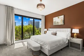 *Luxury Premier suite kingbed & balcony city view* - Image 2