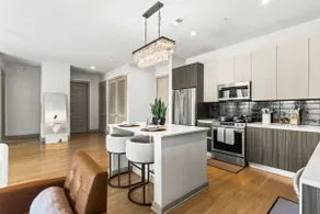 *Luxury Premier suite kingbed & balcony city view* - Image 3