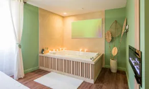 L'Écrin de Bulles Romantic Suite – Hot Tub, A/C - Image 4
