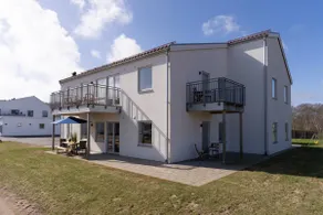 Comfortable Sunny 2 Bedroom Home with Workspace - Image 2