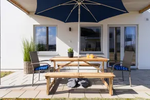 Comfortable Sunny 2 Bedroom Home with Workspace - Image 3