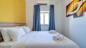 Sunny Coast 2BD Penthouse with Heated Jacuzzi - Image 5
