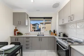 Red Hill 2BR: Parking, Wi-Fi, Shops & Café nearby - Image 3