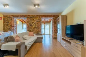 Apartment with a large garden in Santander - Image 4