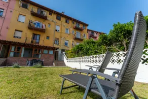 Apartment with a large garden in Santander - Image 3