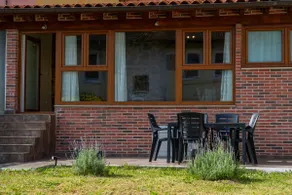 Apartment with a large garden in Santander - Image 5