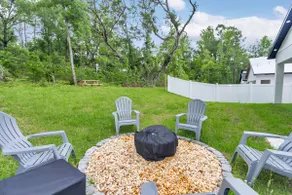 Cozy home near Santos w/ backyard & BBQ grill - Image 4