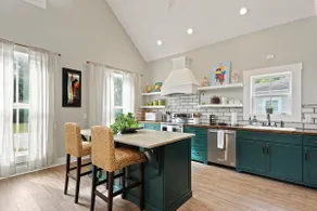 Historic Isle of Hope Cottage w/ Screened Porch - Image 5