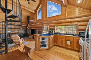 Cozy log cabin with loft, deck & rustic charm! - Image 5