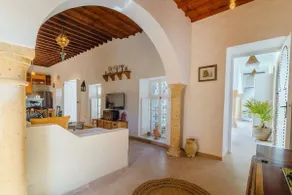 Typical arabesque villa - Image 5