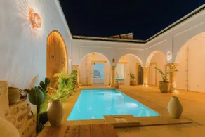 Typical arabesque villa - Image 4