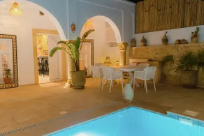 Typical arabesque villa - Image 3